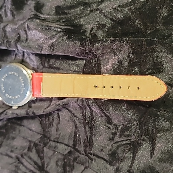 0352. Vintage ~ Betty Boop In RED ~ Wrist Watch w/ New battery ~ Works great 👍 - Picture 6 of 8